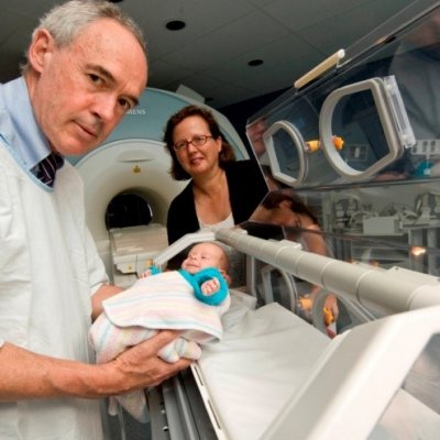 Professor Paul Colditz and Professor Roslyn Boyd with the first preterm baby to be scanned using the MR compatible incubator, which is used to detect cerebral palsy.